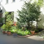 Happy Go Lucky Hotel + Hostel Schoeneberg