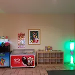Happy Go Lucky Hotel + Hostel Schoeneberg