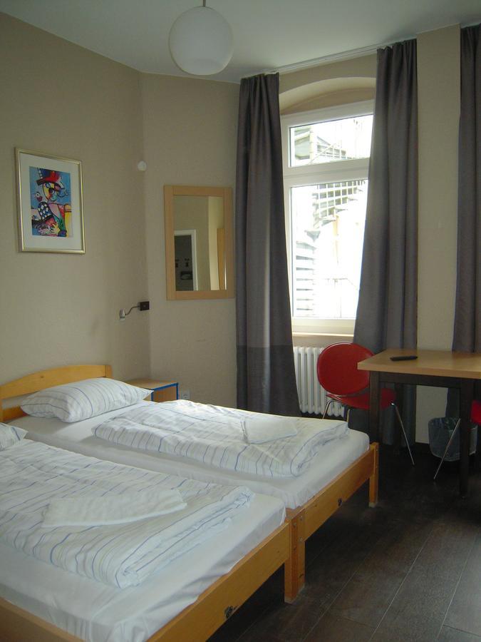 Hotel Happy Go Lucky + Schoneberg 2*