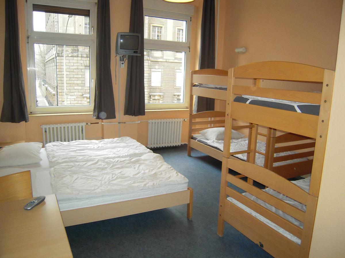 Hotel Happy Go Lucky + Schoneberg 2*