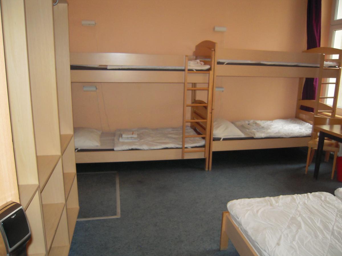 Hotel Happy Go Lucky + Schoneberg 2*