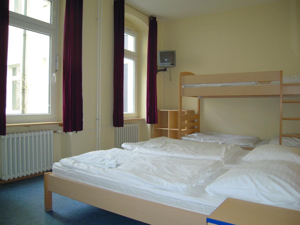 Hotel Happy Go Lucky + Schoneberg 2*