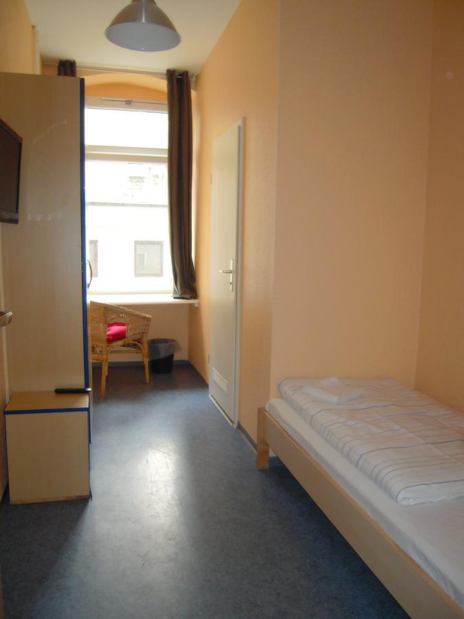 Happy Go Lucky + Schoneberg Hotel Berlino