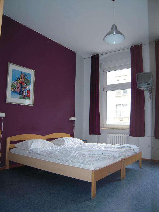 Hotel Happy Go Lucky + Schoneberg Berlino