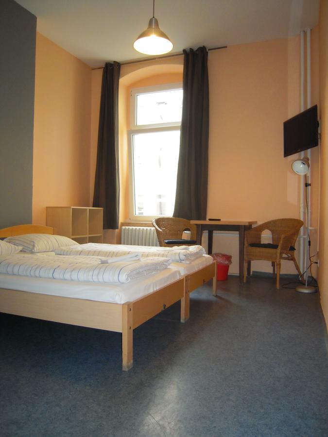 Hotel Happy Go Lucky + Schoneberg Berlino