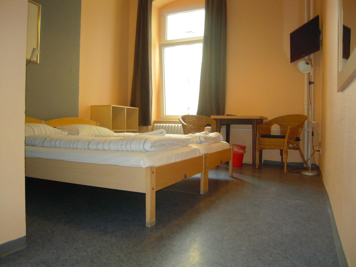 Happy Go Lucky + Schoneberg Hotel Berlino