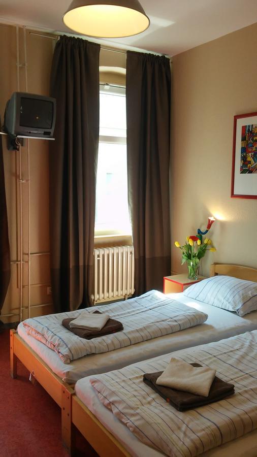 Hotel Happy Go Lucky + Schoneberg Berlino