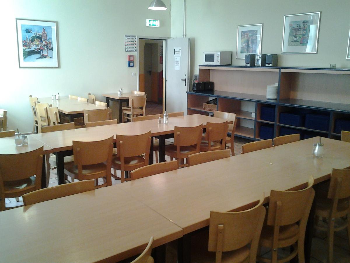 Happy Go Lucky + Schoneberg Hotel 2*