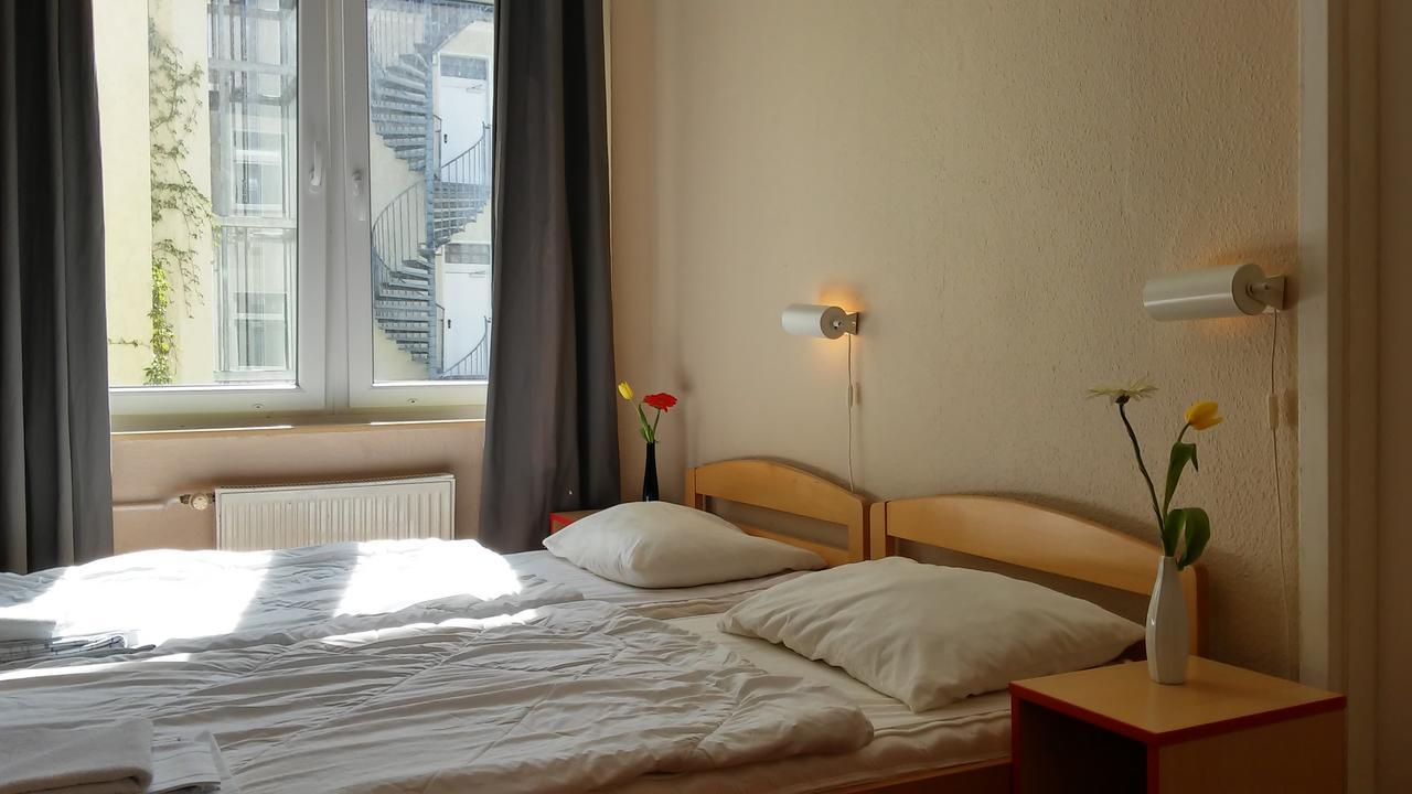 Happy Go Lucky + Schoneberg Hotel Berlino