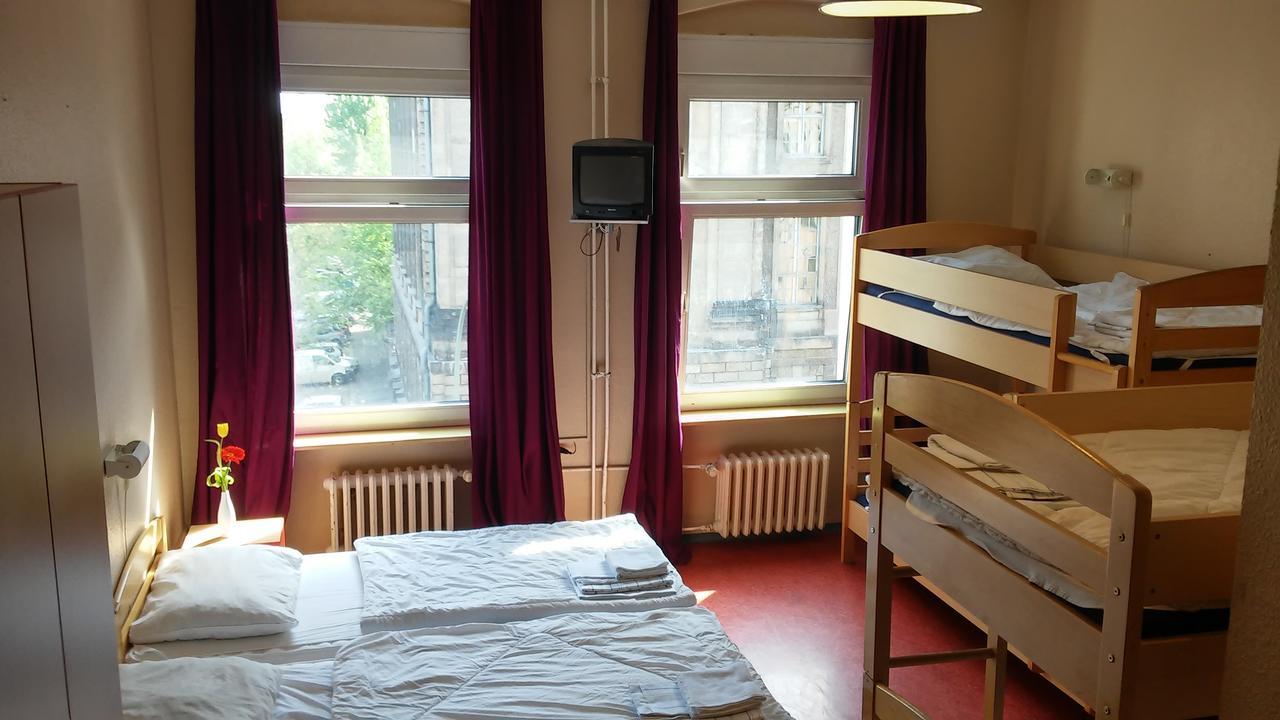Hotel Happy Go Lucky + Schoneberg 2*