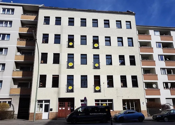 Happy Go Lucky Hotel + Hostel Schoeneberg