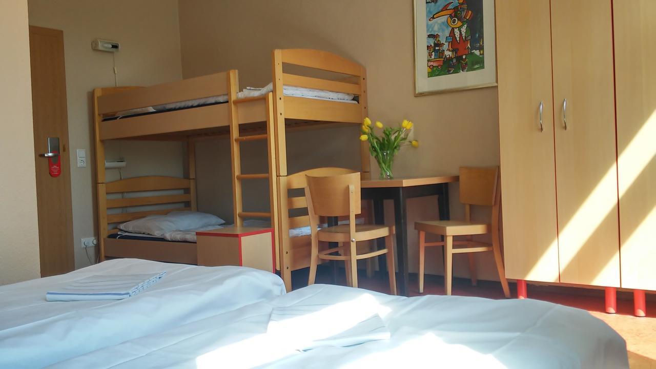 Happy Go Lucky + Schoneberg Hotel 2*